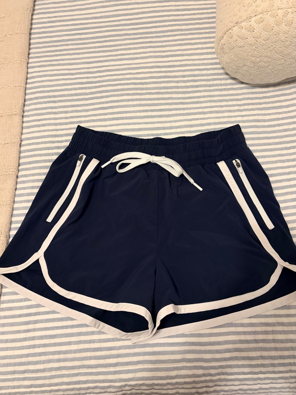 Beyond Yoga Stretch Woven “The Course” 2.5” short